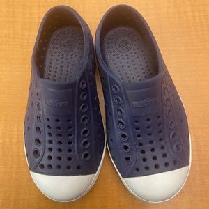 Native shoes in navy blue - Toddler size 9c
